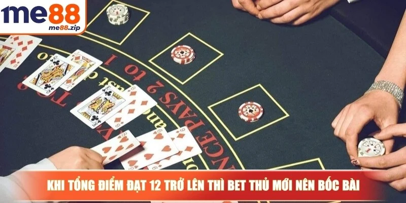 Cách chơi xì dách luôn thắng - Bí quyết hiệu quả cho bạn 3 Khi tổng điểm đạt 12 trở lên thì anh em bet thủ mới nên bốc bài